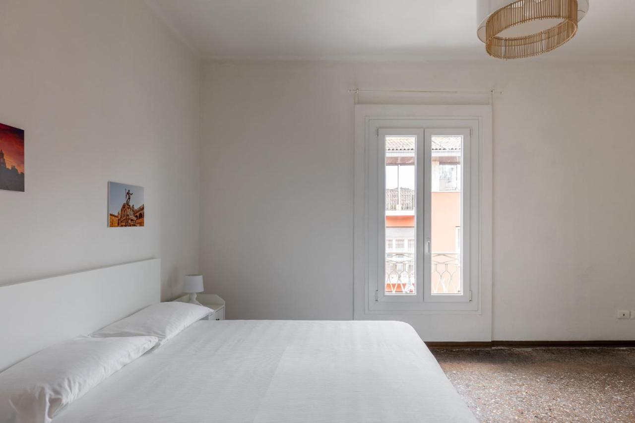 Alessandrini Apartment Alla Finestrella By Wonderful Italy بولونيا المظهر الخارجي الصورة